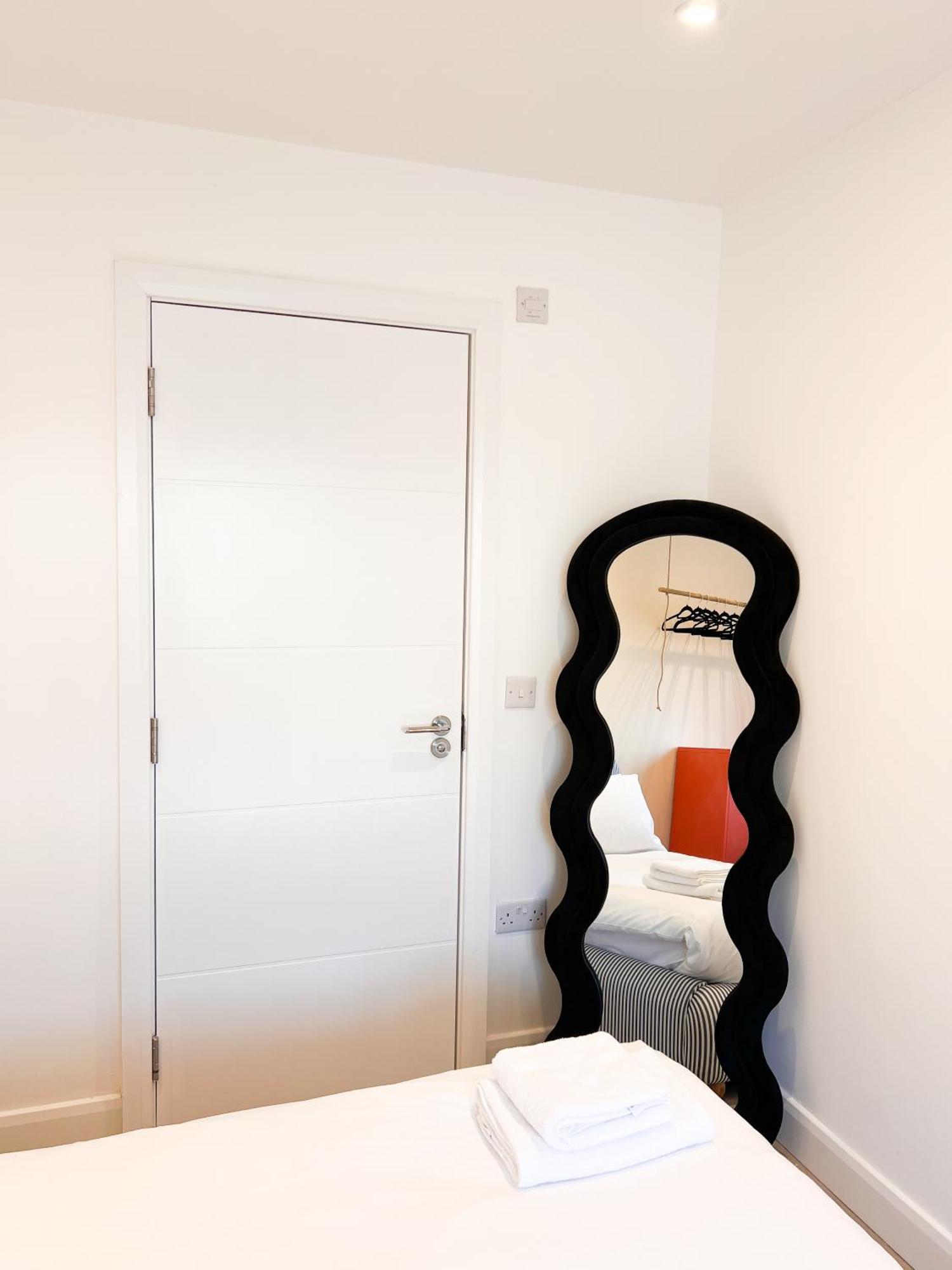 Zozy Clitterhouse Hotel London Szoba fotó